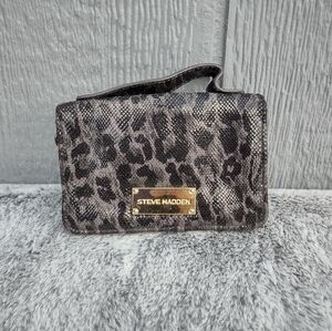 𝅺Steve Madden Animal‎ Print Phone & Card Wallet